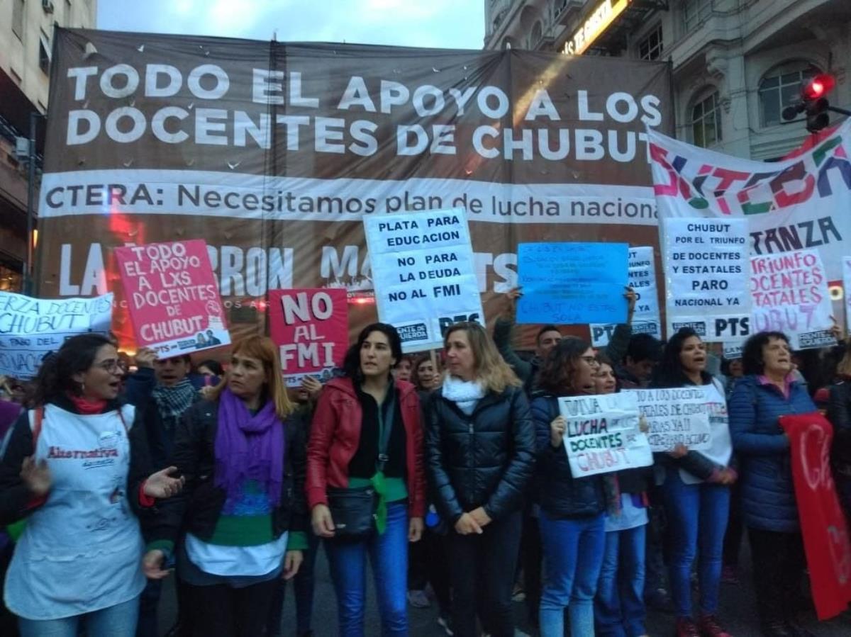 Mientras Arcioni Culpa A La Casa Rosada Por La Crisis El Paro Nacional