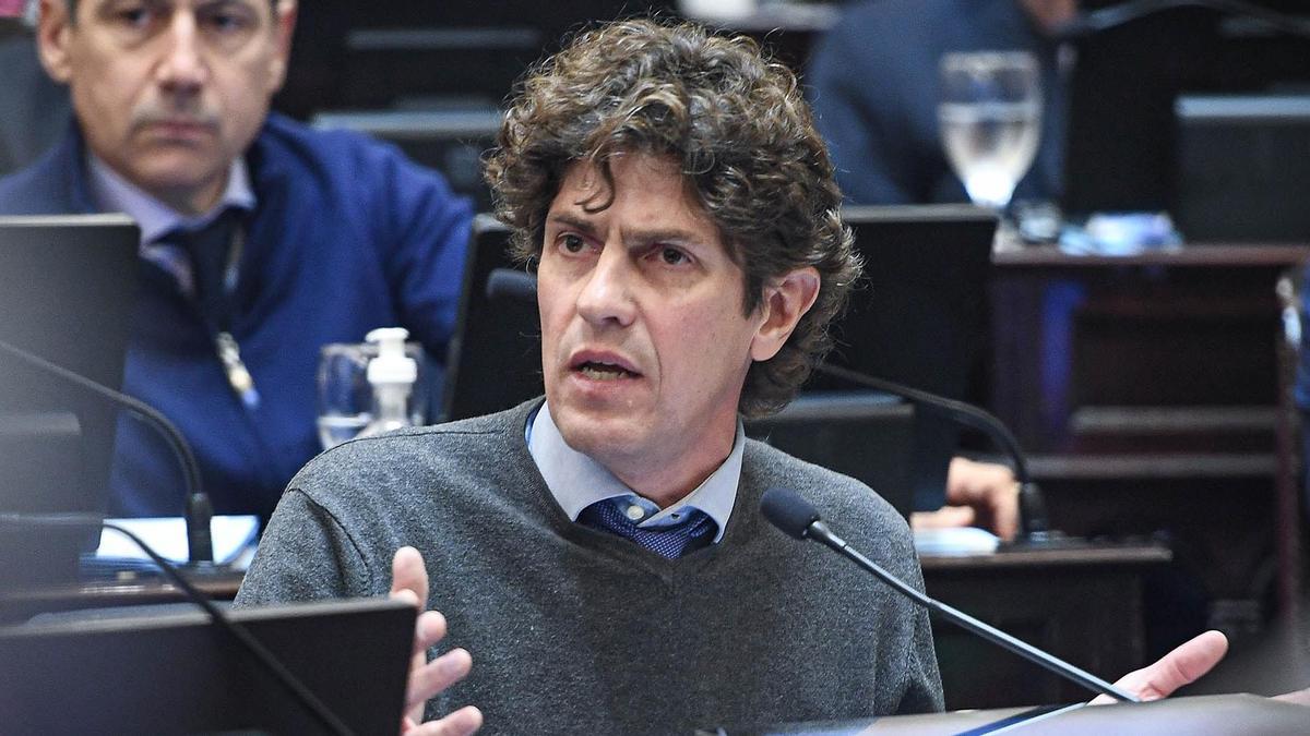 Lousteau defendió el aumento salarial de los senadores y chicaneó a