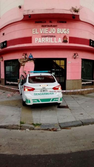 Perseguían A Ladrones Y Terminaron Adentro De Una Parrilla De Barrio Big Bang News 9142