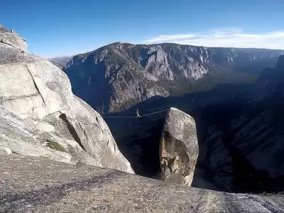 1552076854490