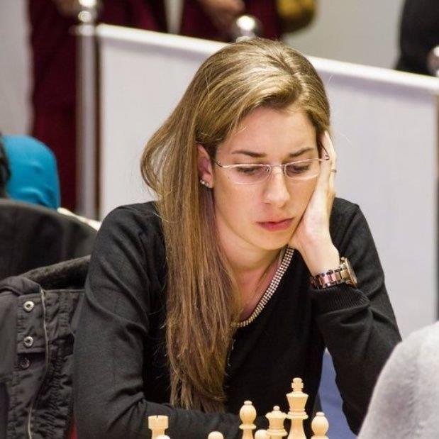 La buena causa por la que la campeona de ajedrez se bajó del Mundial de ...