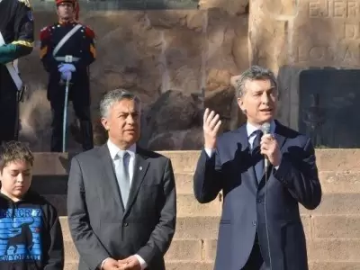 Ministro argentino defiende a Javier Milei por ropa militar usando como  ejemplo a Michelle Bachelet