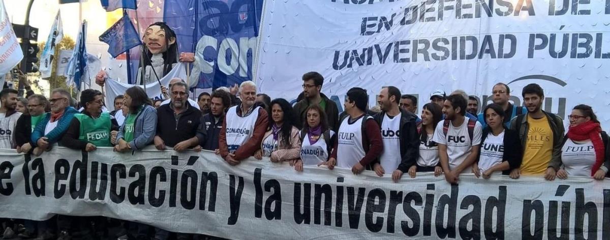 [VIDEO] Cientos de miles de estudiantes y docentes marcharon para ...
