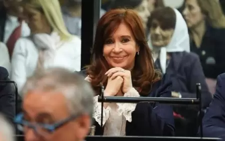 Cristina sonre en el juicio