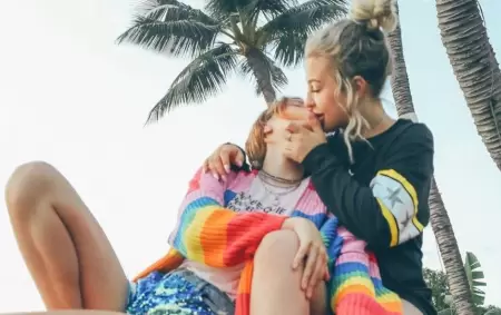 bella-thorne-y-tana-mongeau