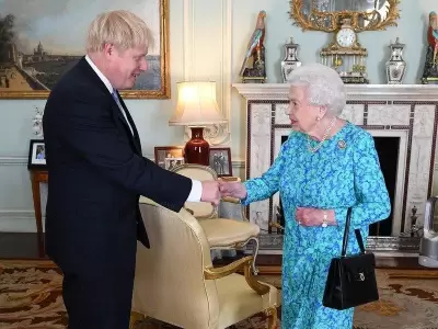 queen-elizabeth-boris-johnson-1563979404