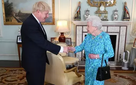 queen-elizabeth-boris-johnson-1563979404