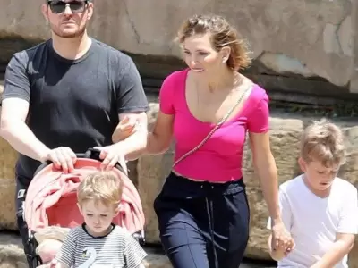 michael-buble-luisana-lopilato-with-three-kids-05