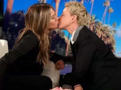 El-beso-entre-Jennifer-Aniston-y-Ellen