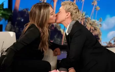 El-beso-entre-Jennifer-Aniston-y-Ellen