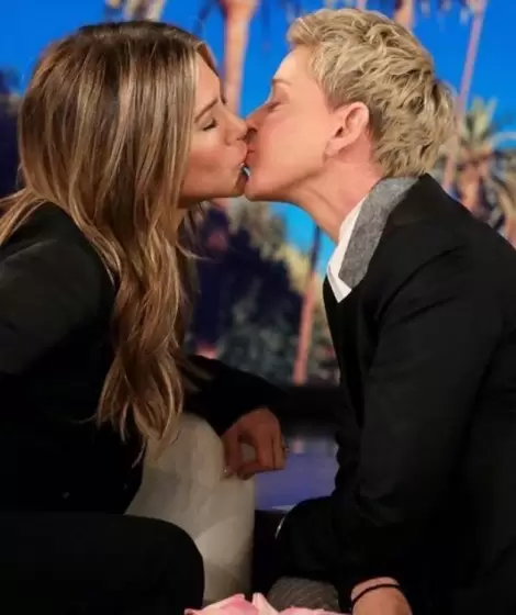 El-beso-entre-Jennifer-Aniston-y-Ellen