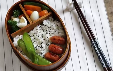 Wooden-Bento-Traditional-Japanese-1-600x533