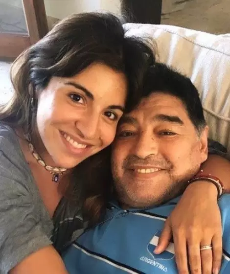 Gianinna y Diego Maradona aos antes de su muerte.