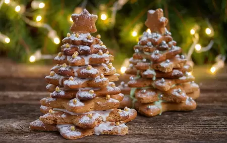 1084-arbol-de-navidad-con-galletas-de-jengibre-istock_000053673270_double