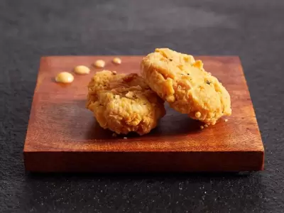 Business_Wire_cultured_chicken_bites_on_slate