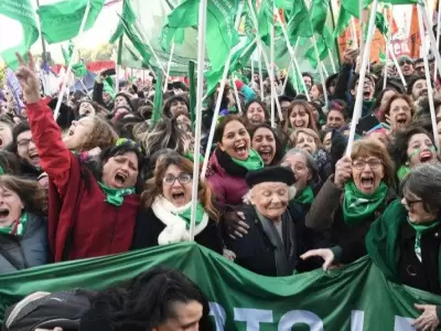 14-06-2018_buenos_aires_manifestantes_festejando_en_x1x