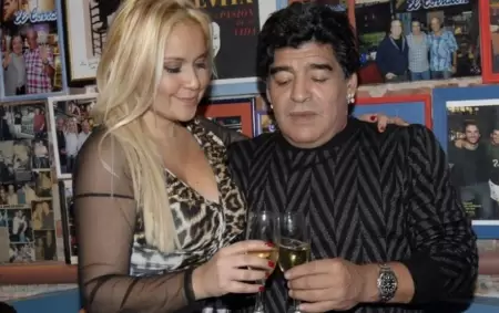 Diego-Maradona-y-Vernica-Ojeda