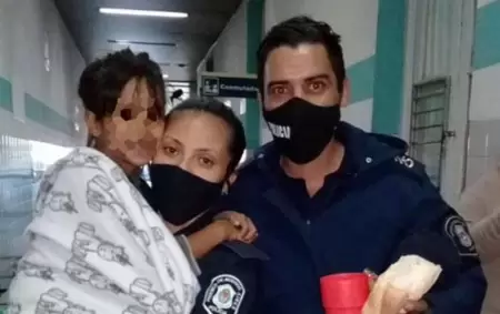 los-heroes-esta-es-la-pareja-que-encontro-maia-la-mujer-policia-se-saco-su-campera-abrigar-la-nina-desaparecida