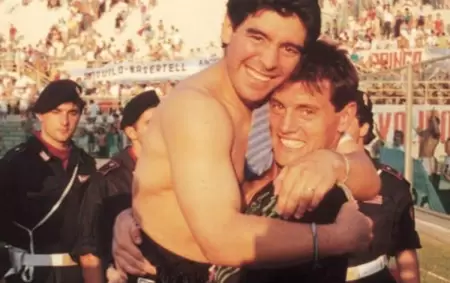 diego_maradona_abraza_a_sergio_goycochea.jpg_1902800913