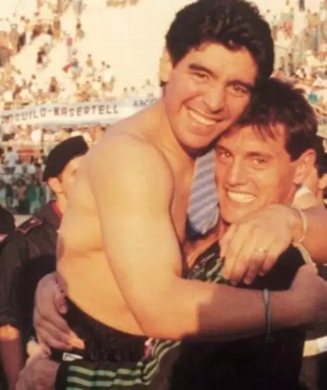 diego_maradona_abraza_a_sergio_goycochea.jpg_1902800913