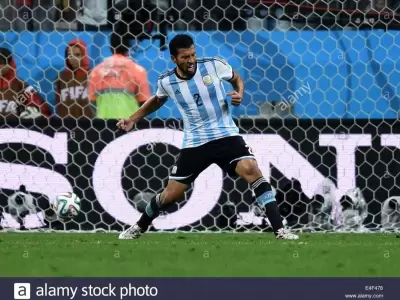 sao-paulo-brasil-09a-julio-2014-el-argentino-ezequiel-garay-celebra-tras-anotar-el-1-2-objetivo-durante-la-tanda-de-penaltis-durante-la-copa-mundial-d