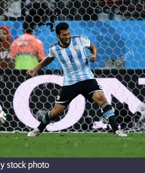 sao-paulo-brasil-09a-julio-2014-el-argentino-ezequiel-garay-celebra-tras-anotar-el-1-2-objetivo-durante-la-tanda-de-penaltis-durante-la-copa-mundial-d