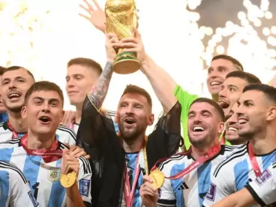 Por qué el trofeo de la Copa del Mundo lo pueden tocar solo los que lo  ganaron?