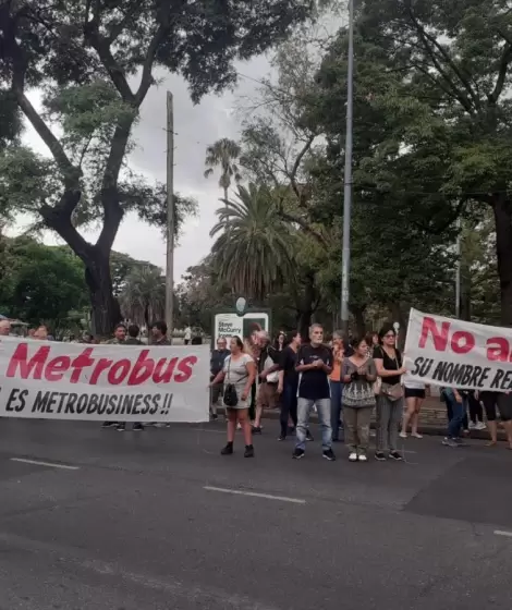 metrobus-comuna9-protesta-01