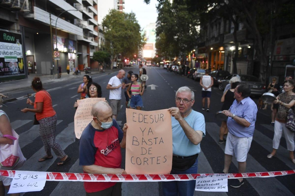 Furia vecinal contra Edesur por los cortes de luz, que respaldó hasta ...