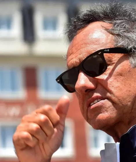 daniel-scioli-lentes-negros