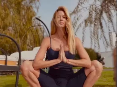 nicole-neumann-yoga