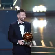Muchachos, ahora ya podemos celebrar: Messi gan su octavo Baln de Oro
