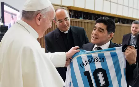 El Papa Francisco eligió a Pelé por sobre Messi y apuntó contra Maradona: "Como hombre falló"