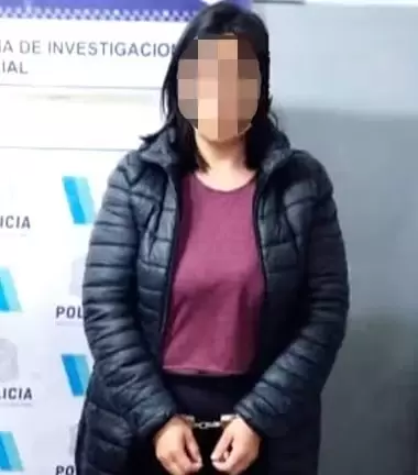 Detenida por prostituir a sus hijas