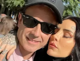 Insultos, amenazas y el famoso "que Dios te lo pague": la escandalosa salida de Cande Tinelli y Coti en Madrid