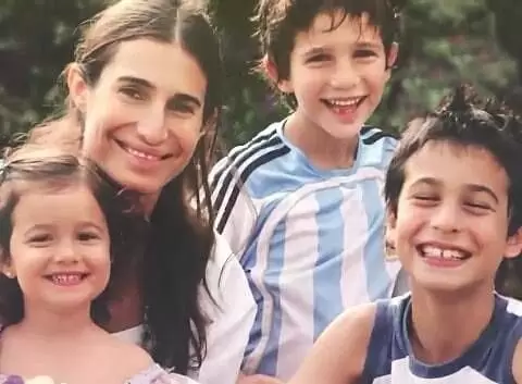 Romina Yan con sus hijos: Franco, Valentn y Azul.