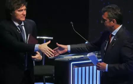 Javier Milei y Sergio Massa en el debate presidencial.