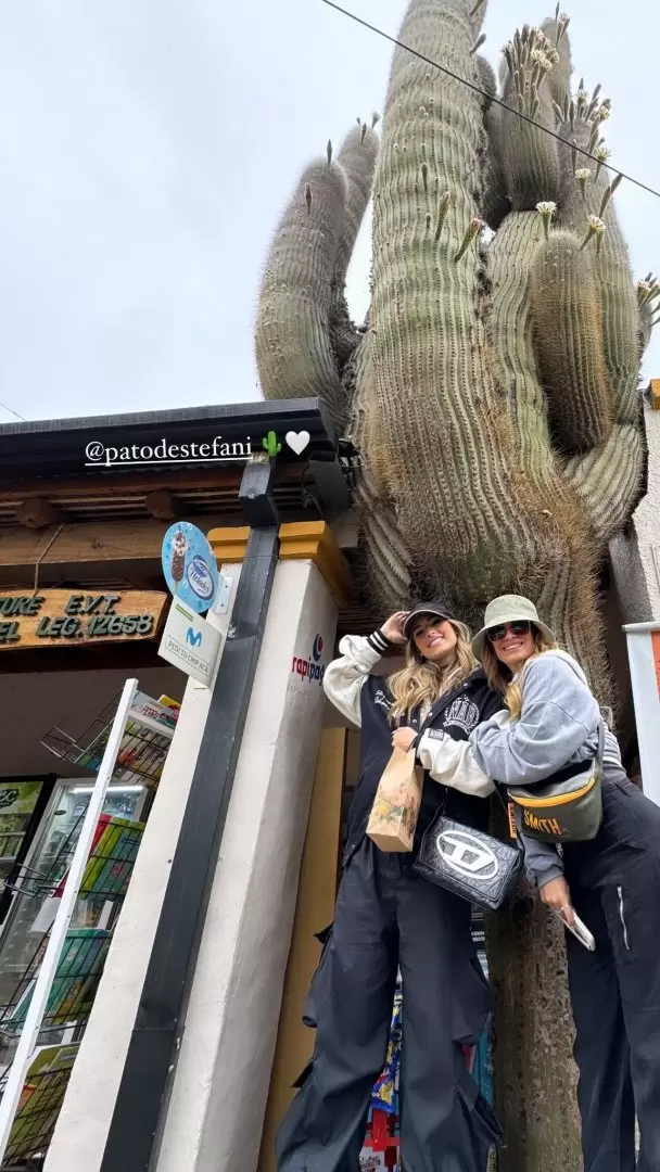 Julieta Poggio y su madre Pato Destefani de viaje por la localidad tucumanda de Taf del Valle.