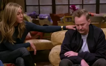 Jennifer Aniston y Matthew Perry en la reunin de Friends