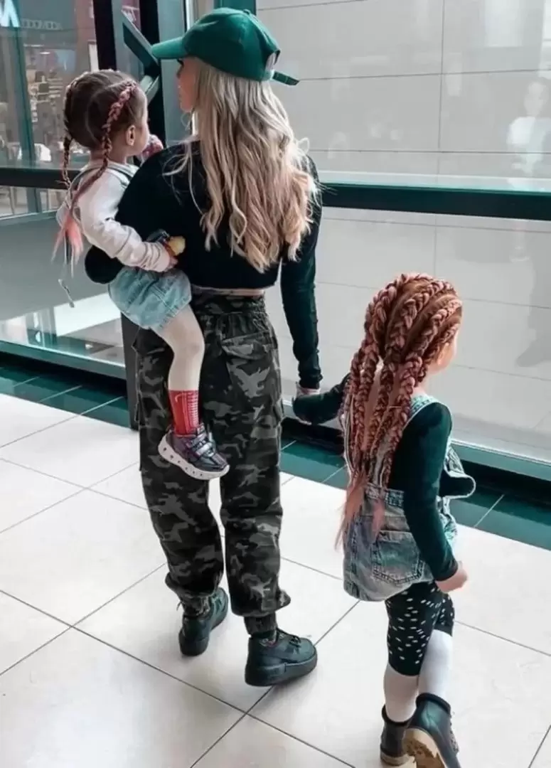 La Joaqui junto a sus hijas.