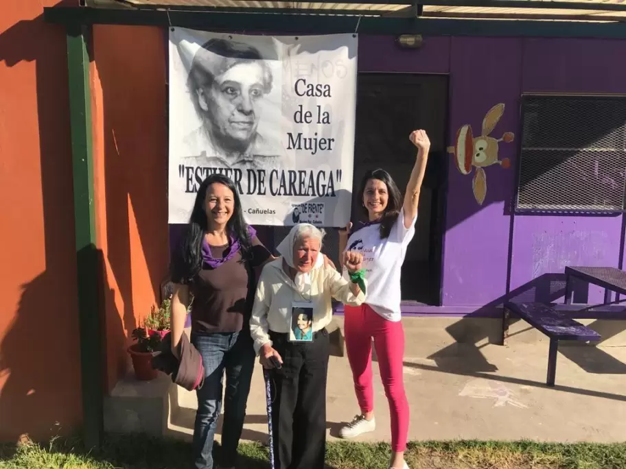 Ana Mara Careaga, Nora Cortias y Anita Fernndez Careaga en la Casa de la Mujer Esther de Careaga.