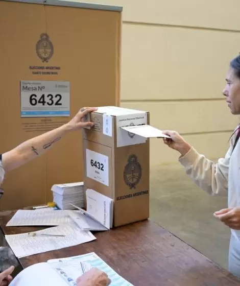 La CNE inform que vot el 76% del padrn y seal que las boletas rotas sern "vlidas"