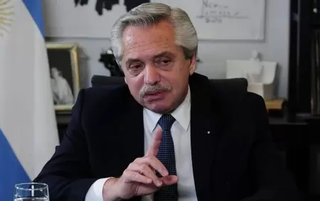 Alberto Fernández se desligó del escándalo del seguro: "Si mi secretaria lo hizo, se extralimitó"