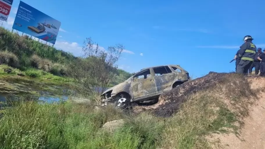 El auto fue hallado a la vera de la autopista Rosario-Crdoba