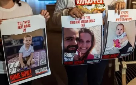 La familia Bibas fue secuestrada el día del estallido.