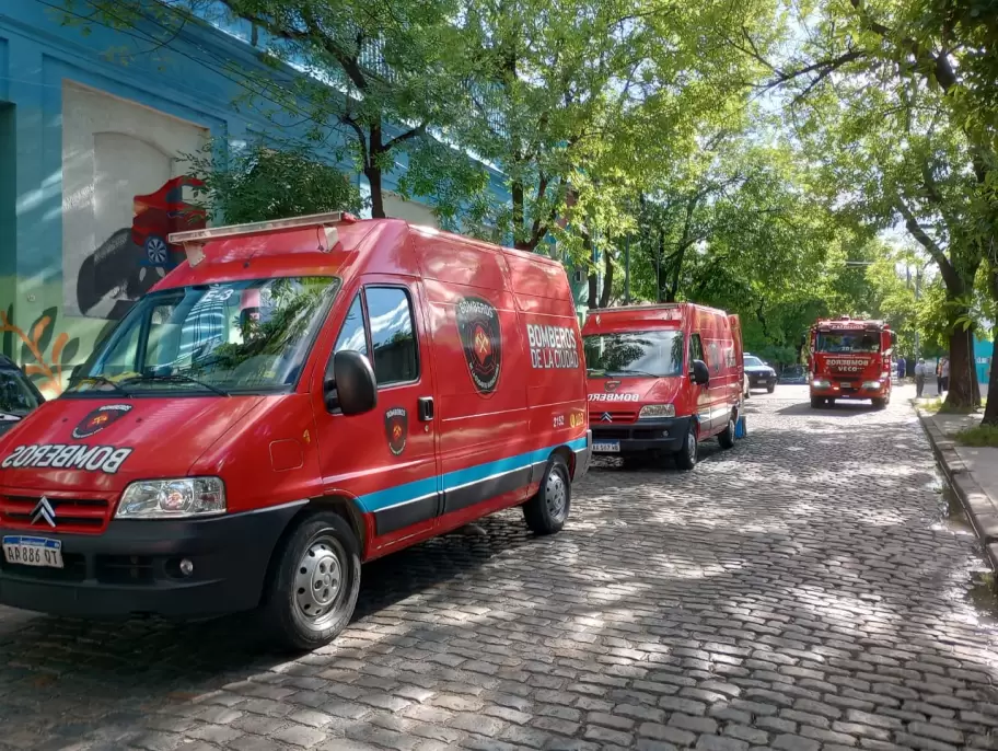 Bomberos de la Ciudad trabajando