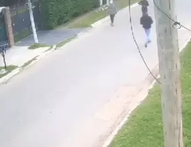 Inseguridad: un polica mat a un ladrn que quiso robarle con un arma de juguete