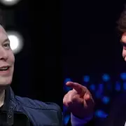 Elon Musk lanz un pcaro mensaje a Milei: orgulloso, el libertario le "moj la oreja" a sus detractores