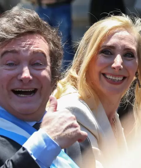 Javier y Karina Milei durante la asunción presidencial.