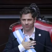 "La Patria no se vende": Axel Kicillof jur como gobernador con chicanas contra Javier Milei